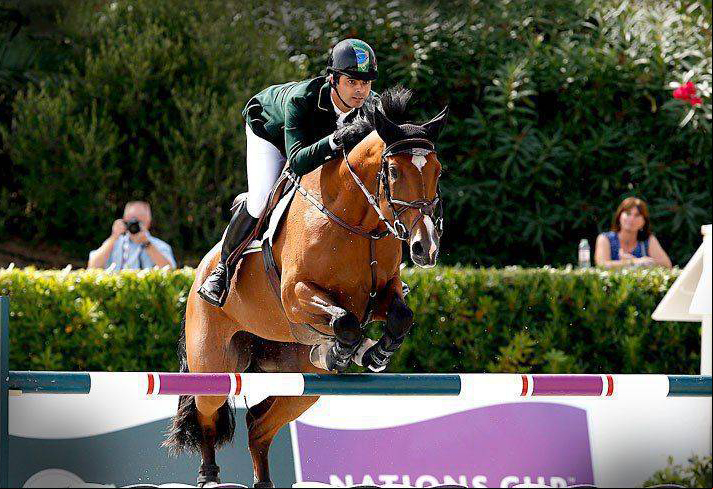 O cavaleiro Rodrigo Pessoa, ouro no hipismo nos Jogos de Atenas em 2004