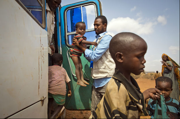 Crianças migrantes chegam a campo de refugiados na Etiópia