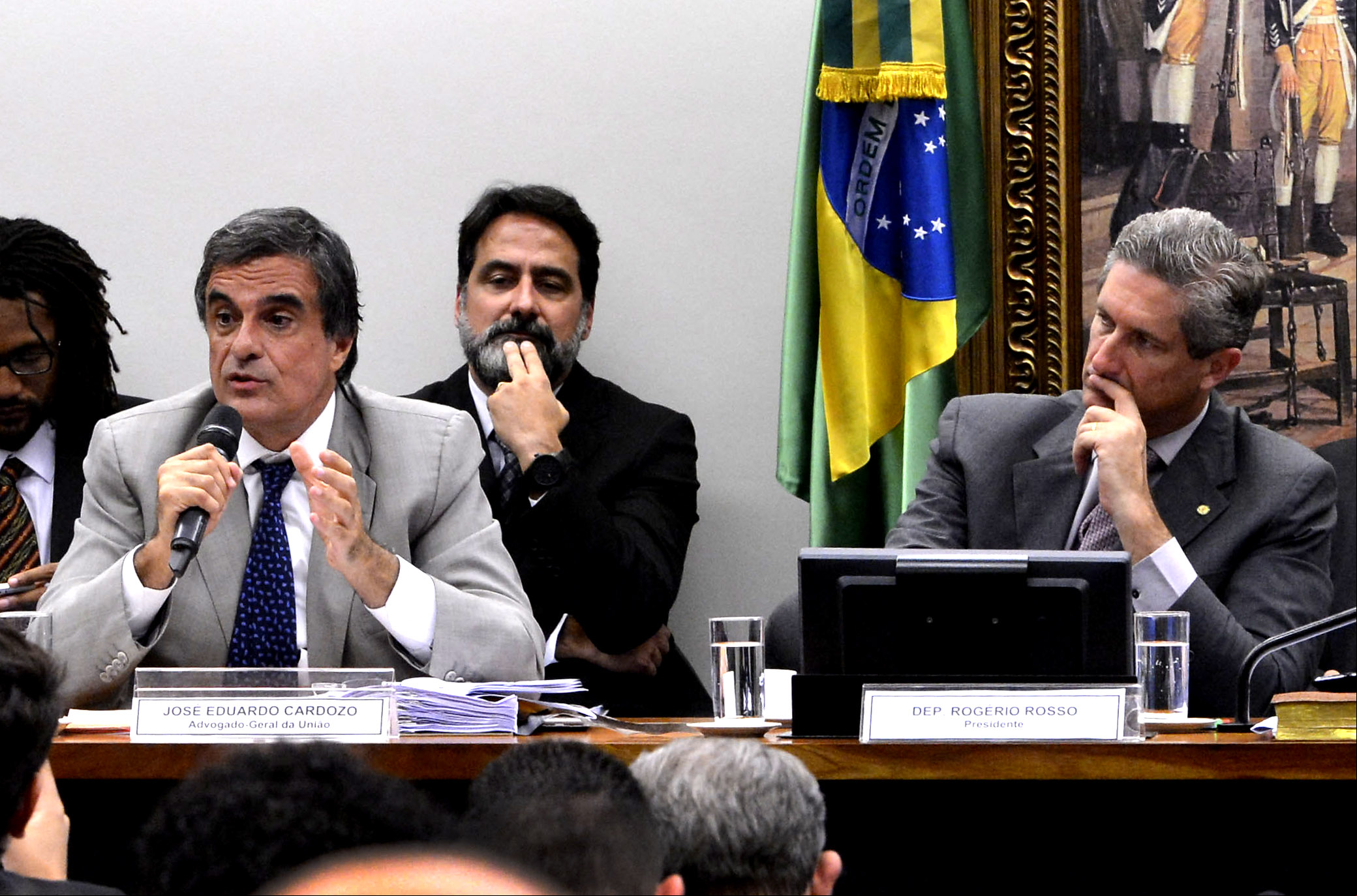 Brasília - O advogado-geral da União, José Eduardo Cardozo, faz sustentação oral em defesa da presidenta Dilma, na Comissão Especial do Impeachment, na Câmara dos Deputados (Valter Campanato/Agência Brasil)